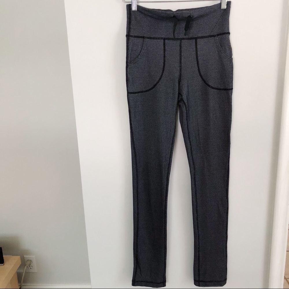 Lululemon yoga pants with pocket + drawstring